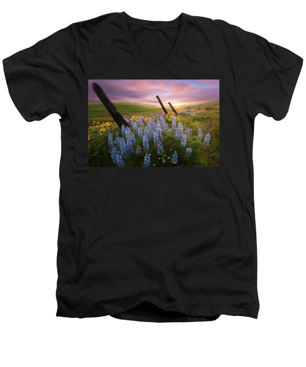 Oregon Men's V-Neck T-Shirt featuring the photograph Columbia Hills Sunset by Andrew Kumler