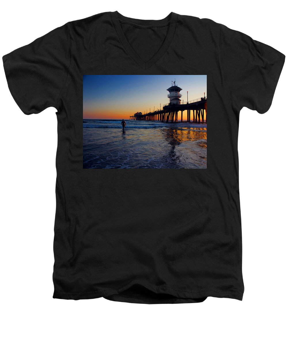 Pier Men's V-Neck T-Shirt featuring the photograph Last wave by Tammy Espino