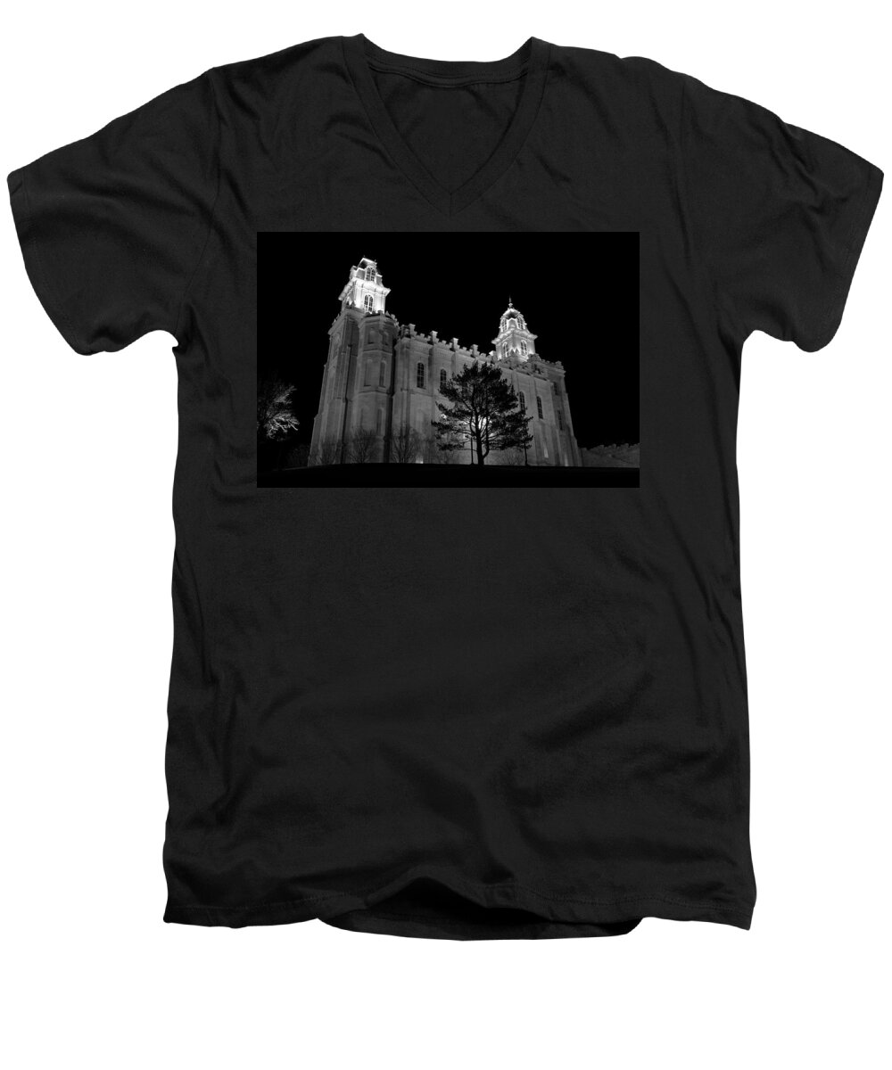 Black And White Men's V-Neck T-Shirt featuring the photograph Manti Temple Black and White by David Andersen