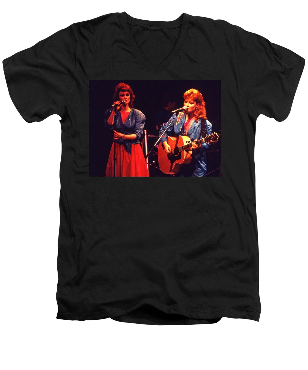 Music Men's V-Neck T-Shirt featuring the photograph The Judds by Mike Martin