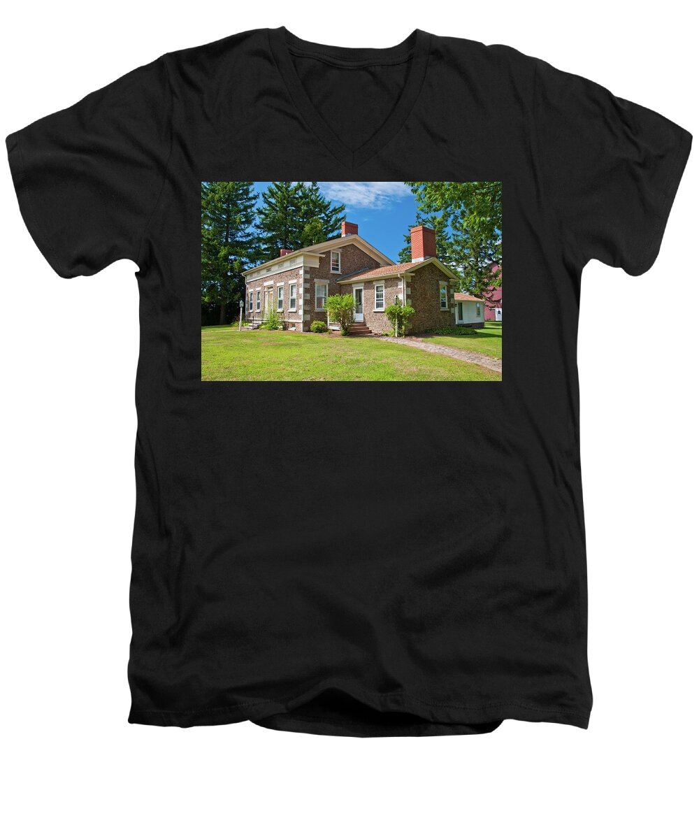 Farm Men's V-Neck T-Shirt featuring the photograph Babcock House Museum 2250 by Guy Whiteley