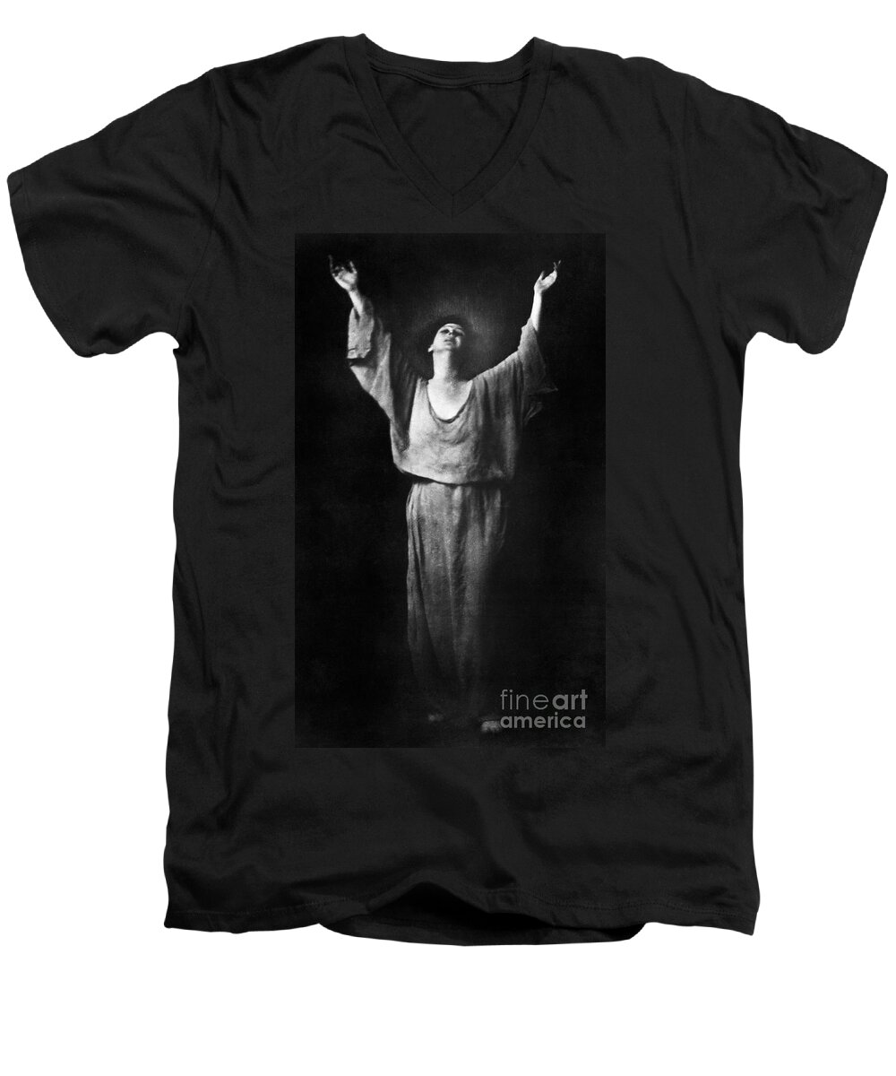 1917 Men's V-Neck T-Shirt featuring the photograph Isadora Duncan #3 by Granger