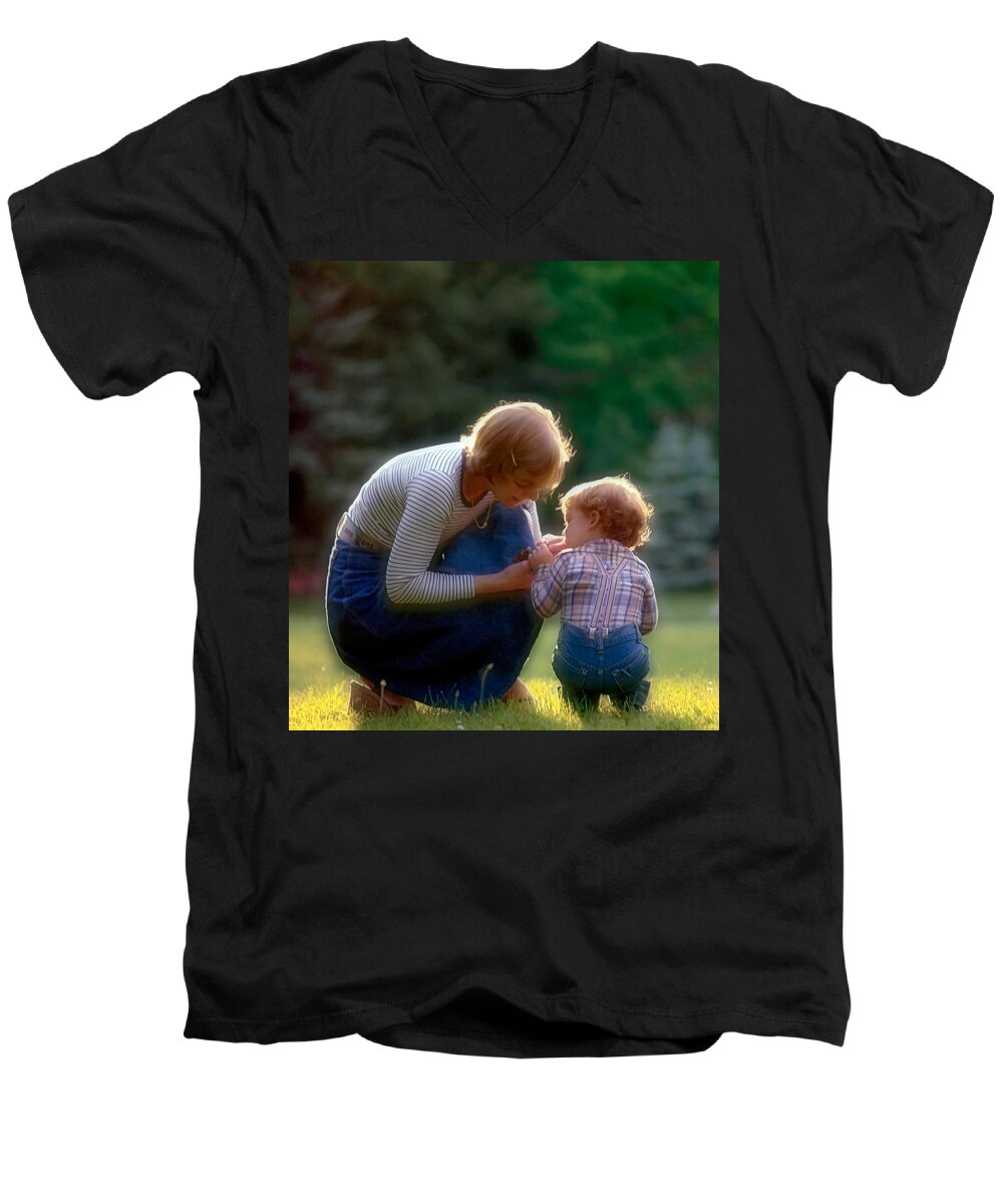 Mother And Son Men's V-Neck T-Shirt featuring the photograph Mother with kid by Juan Carlos Ferro Duque