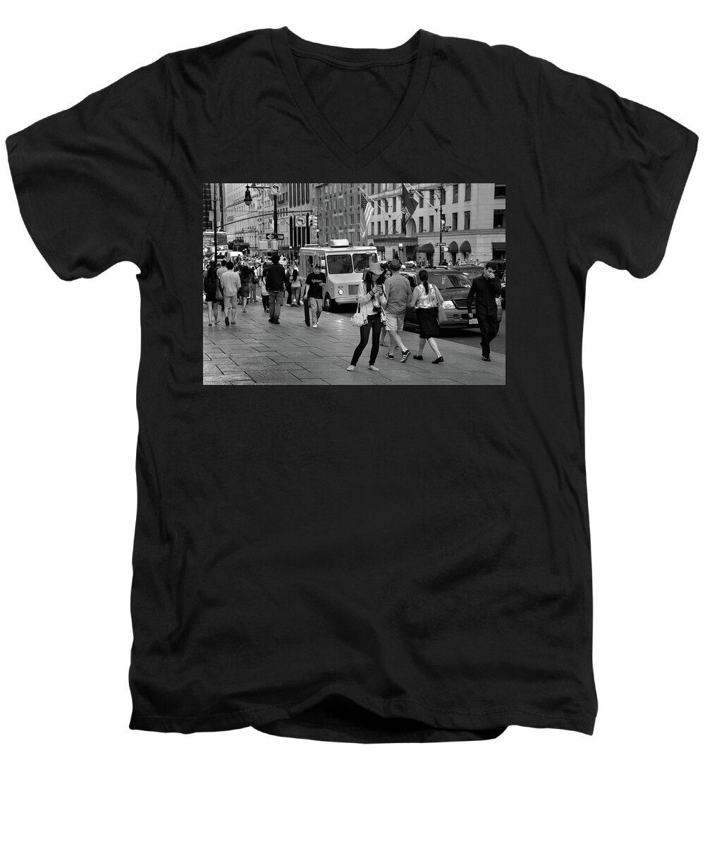Photograph Men's V-Neck T-Shirt featuring the photograph New York, New York 19 by Ron Cline