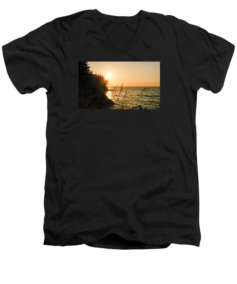 Washington Men's V-Neck T-Shirt featuring the photograph Peaking Sunset by Monte Stevens