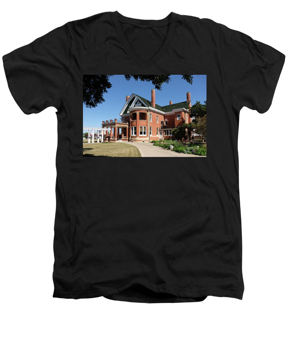 Mansion Men's V-Neck T-Shirt featuring the photograph Thistle Hill by Ricardo J Ruiz de Porras