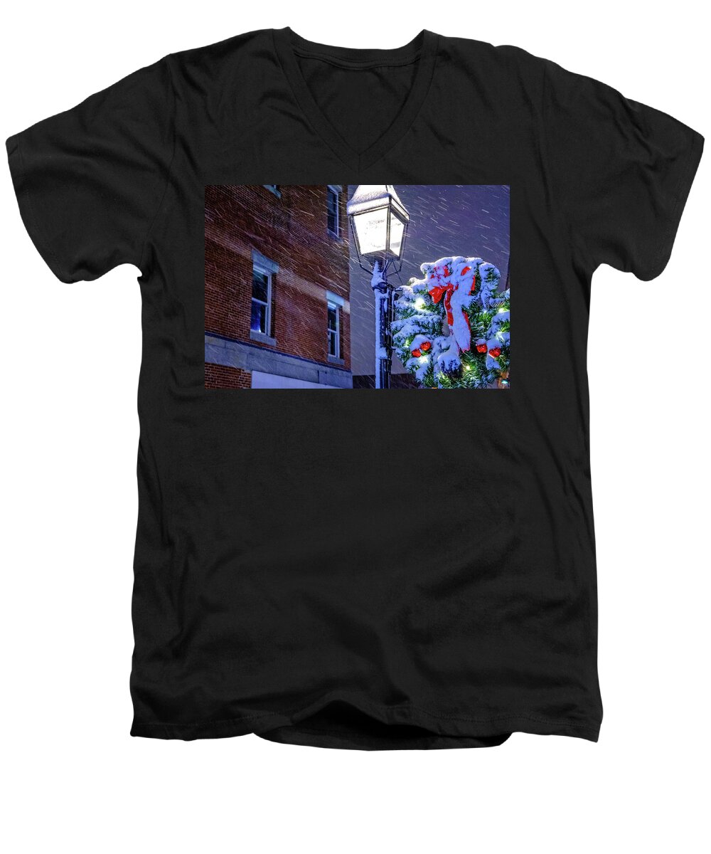 Blowing Snow Men's V-Neck T-Shirt featuring the photograph Wreath On A Lamp Post by Jeff Sinon