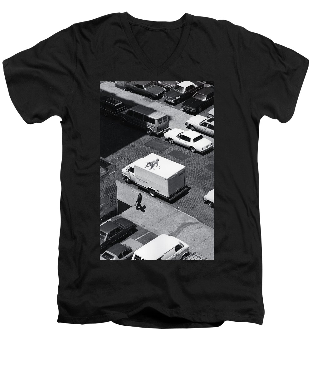 B&w Gallery Men's V-Neck T-Shirt featuring the photograph Suntan break NYC by Steven Huszar