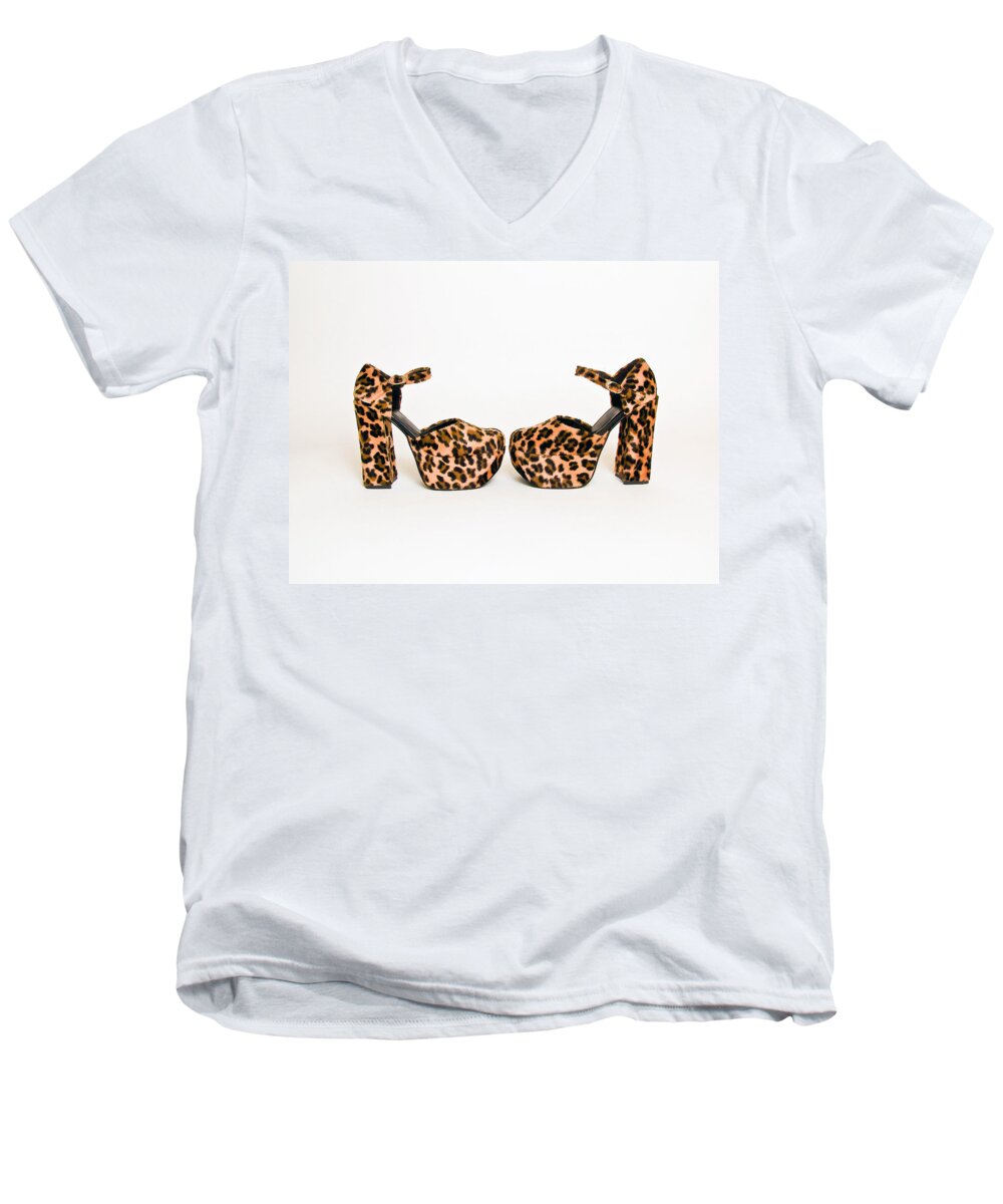 Leopard Men's V-Neck T-Shirt featuring the photograph Chicaboom by Guillermo Rodriguez