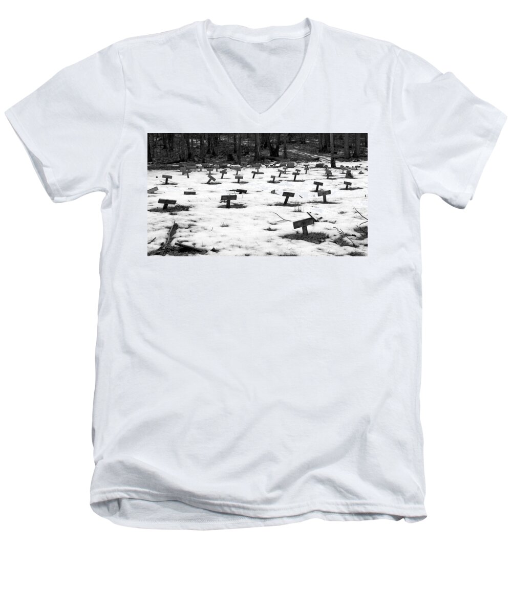 Heart Men's V-Neck T-Shirt featuring the photograph Letchworth Village Cemetery by Art Dingo