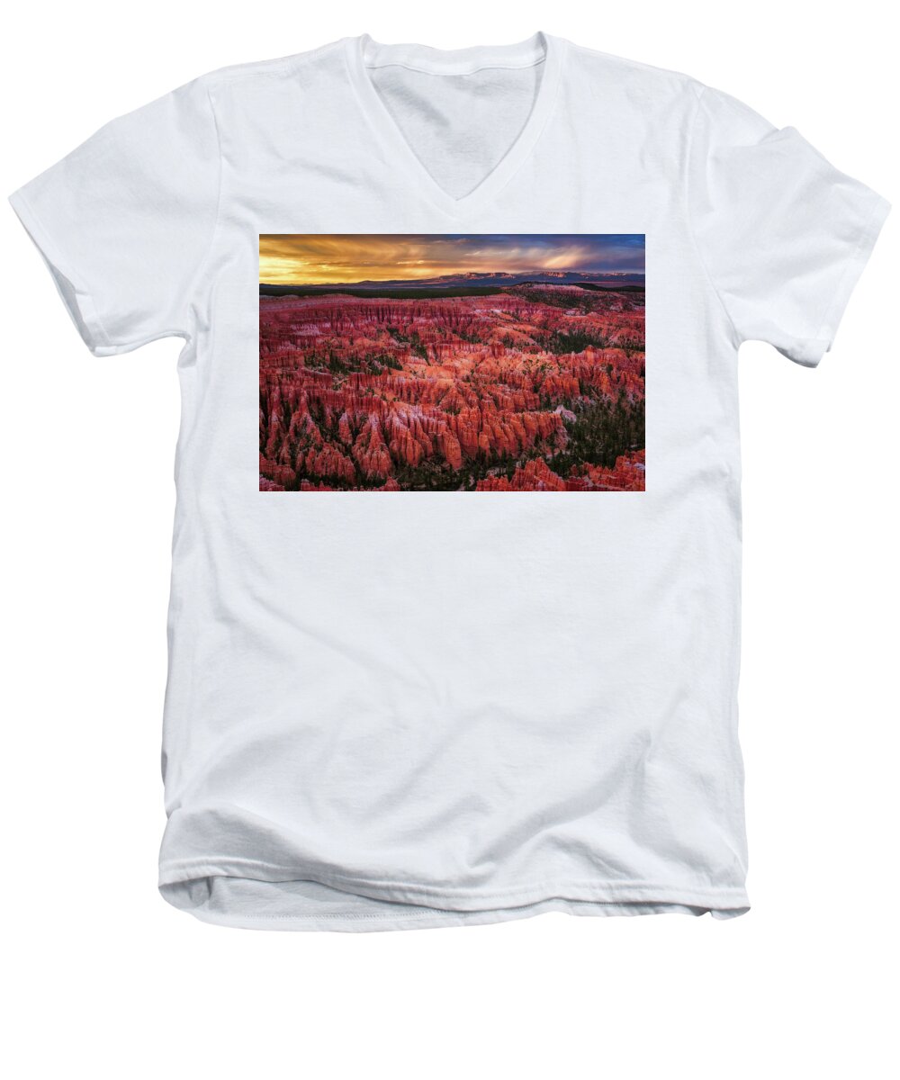 Af Zoom 24-70mm F/2.8g Men's V-Neck T-Shirt featuring the photograph Bryce Canyon in the Glow of Sunset by John Hight
