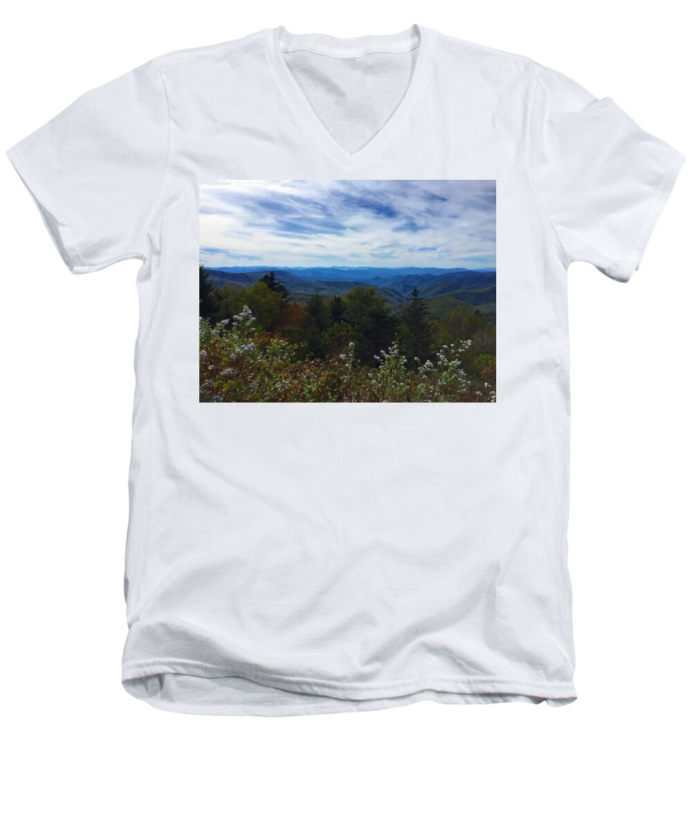 Nature Men's V-Neck T-Shirt featuring the photograph Caney Fork Overlook by Richie Parks