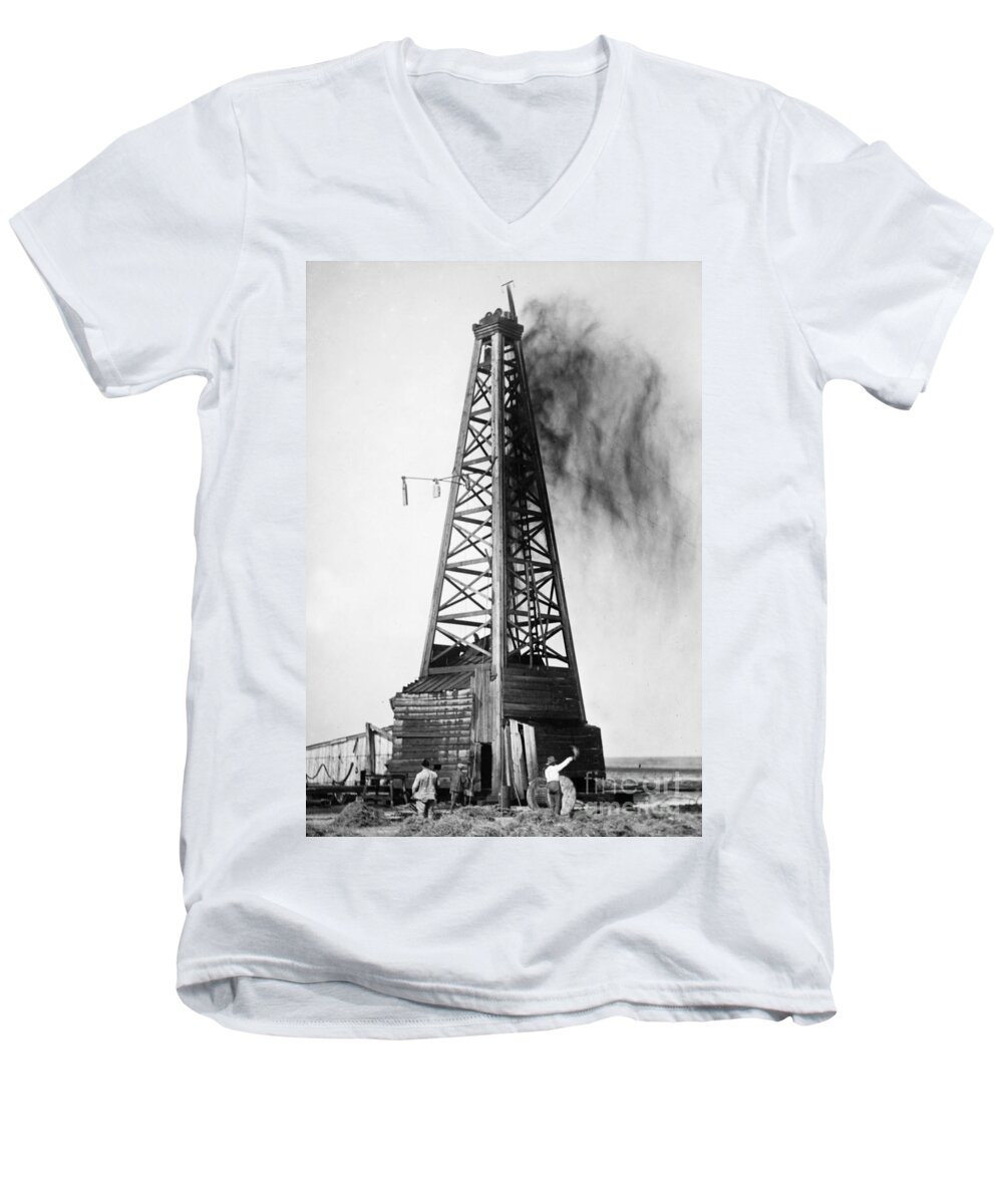 1922 Men's V-Neck T-Shirt featuring the photograph OKLAHOMA OIL WELL, c1922 by Granger