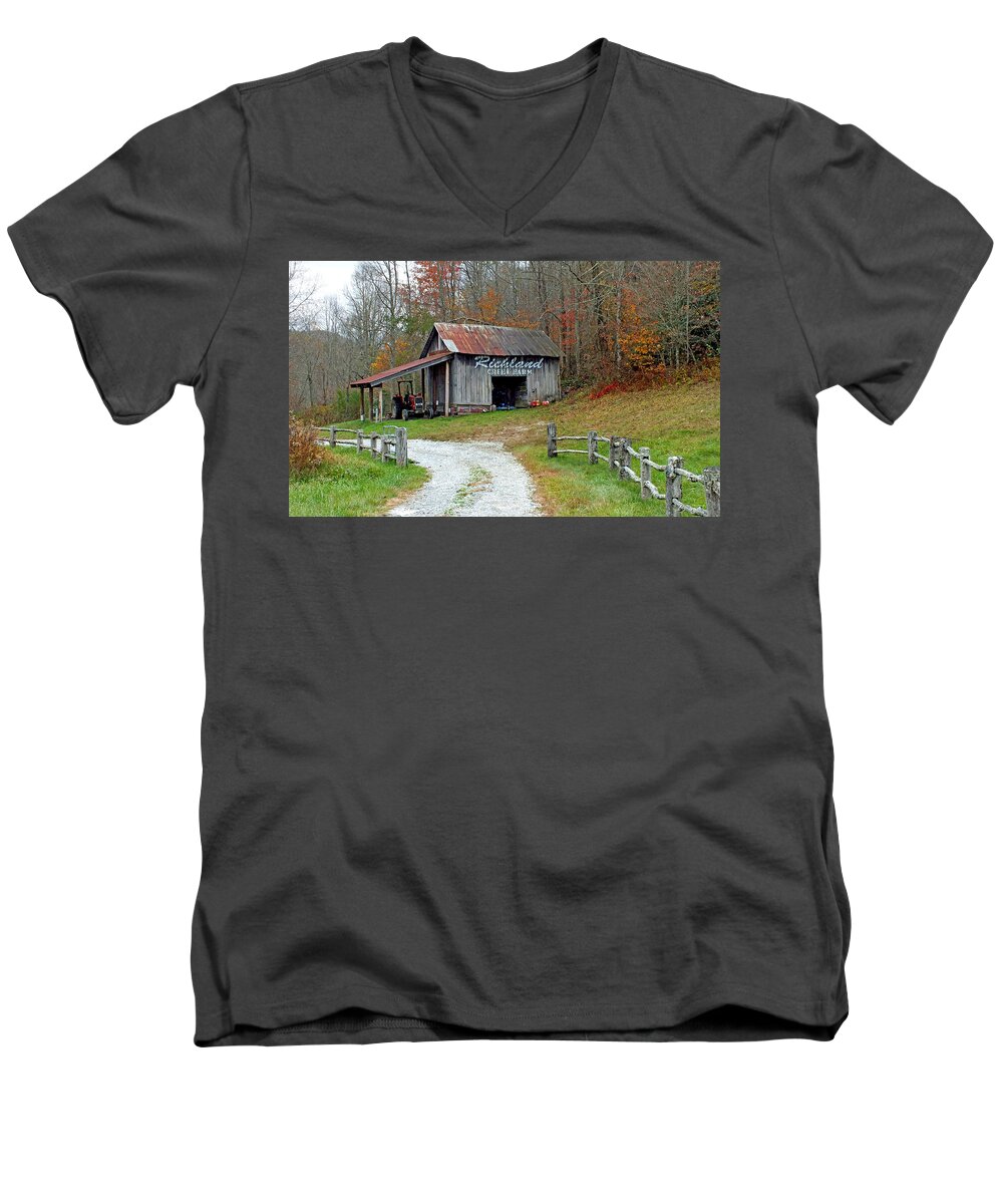 Duane Mccullough Men's V-Neck T-Shirt featuring the photograph Richland Creek Farm Barn #1 by Duane McCullough