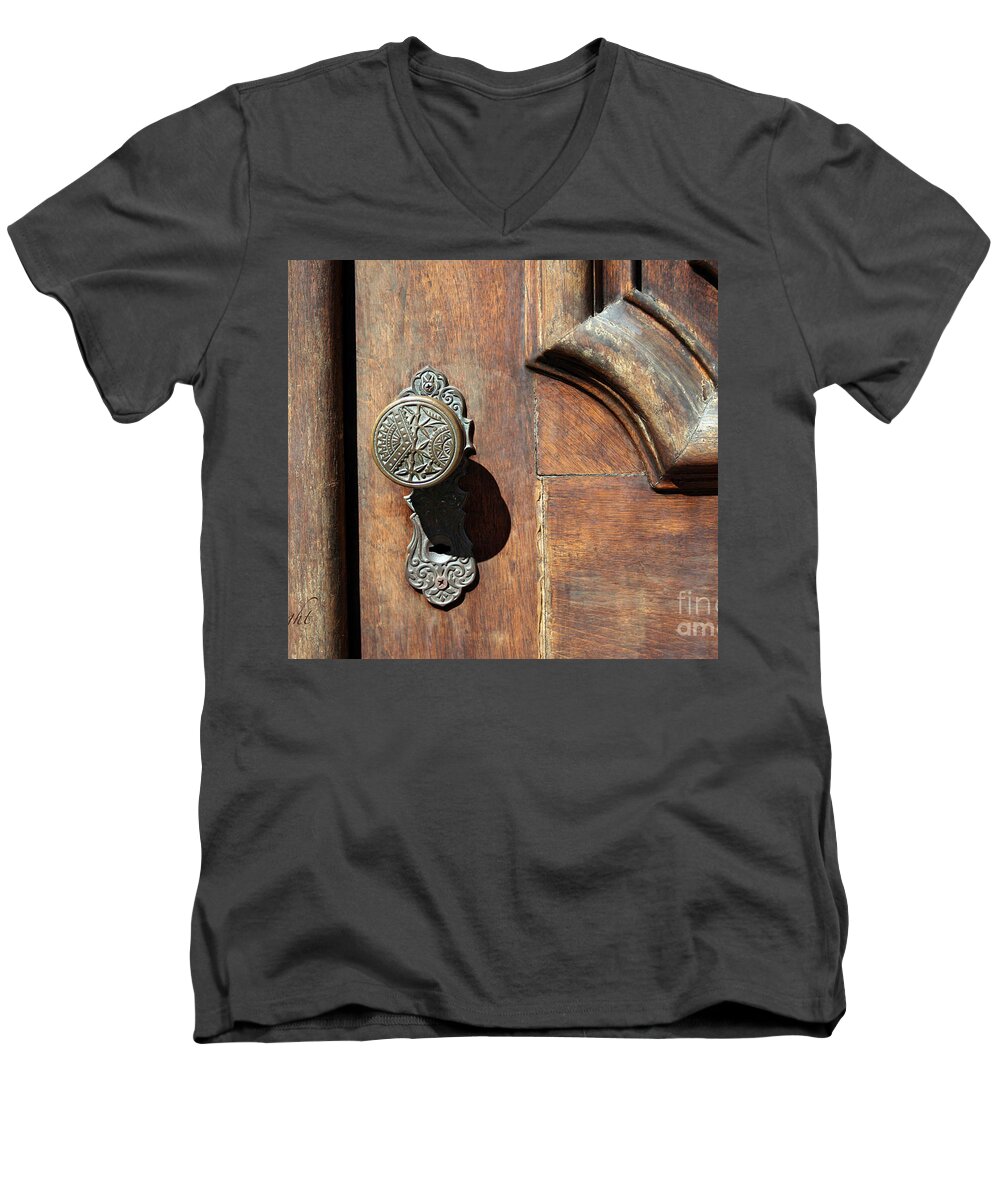 Old Door Men's V-Neck T-Shirt featuring the photograph The Old Victorian Chic by Yvonne Wright