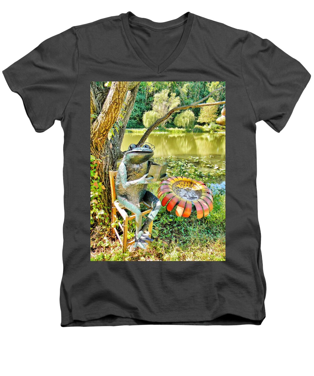 Frog Men's V-Neck T-Shirt featuring the photograph Bespectacled Frog by Jean Goodwin Brooks