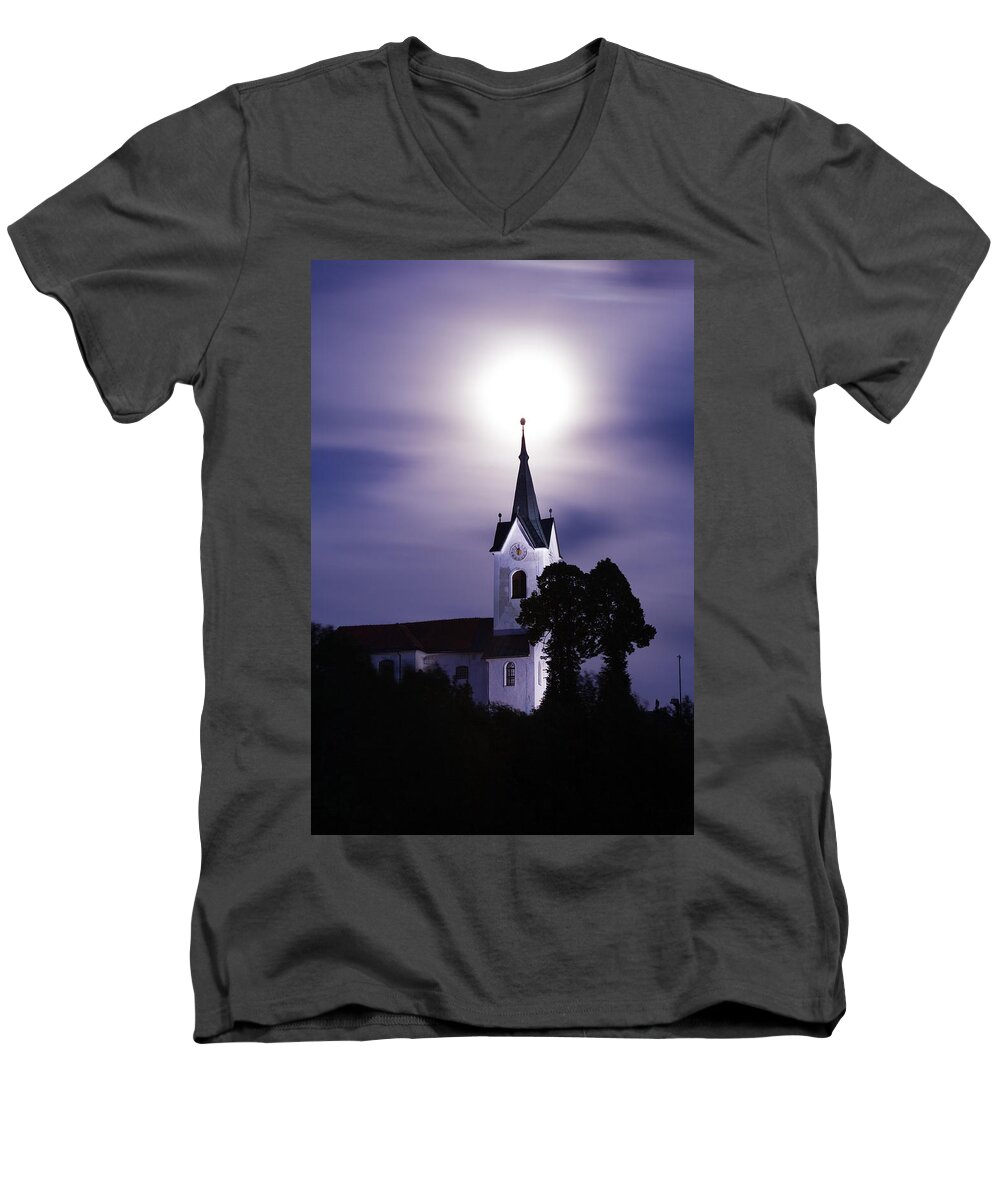 Supermoon Men's V-Neck T-Shirt featuring the photograph Heavenly glow by Ian Middleton
