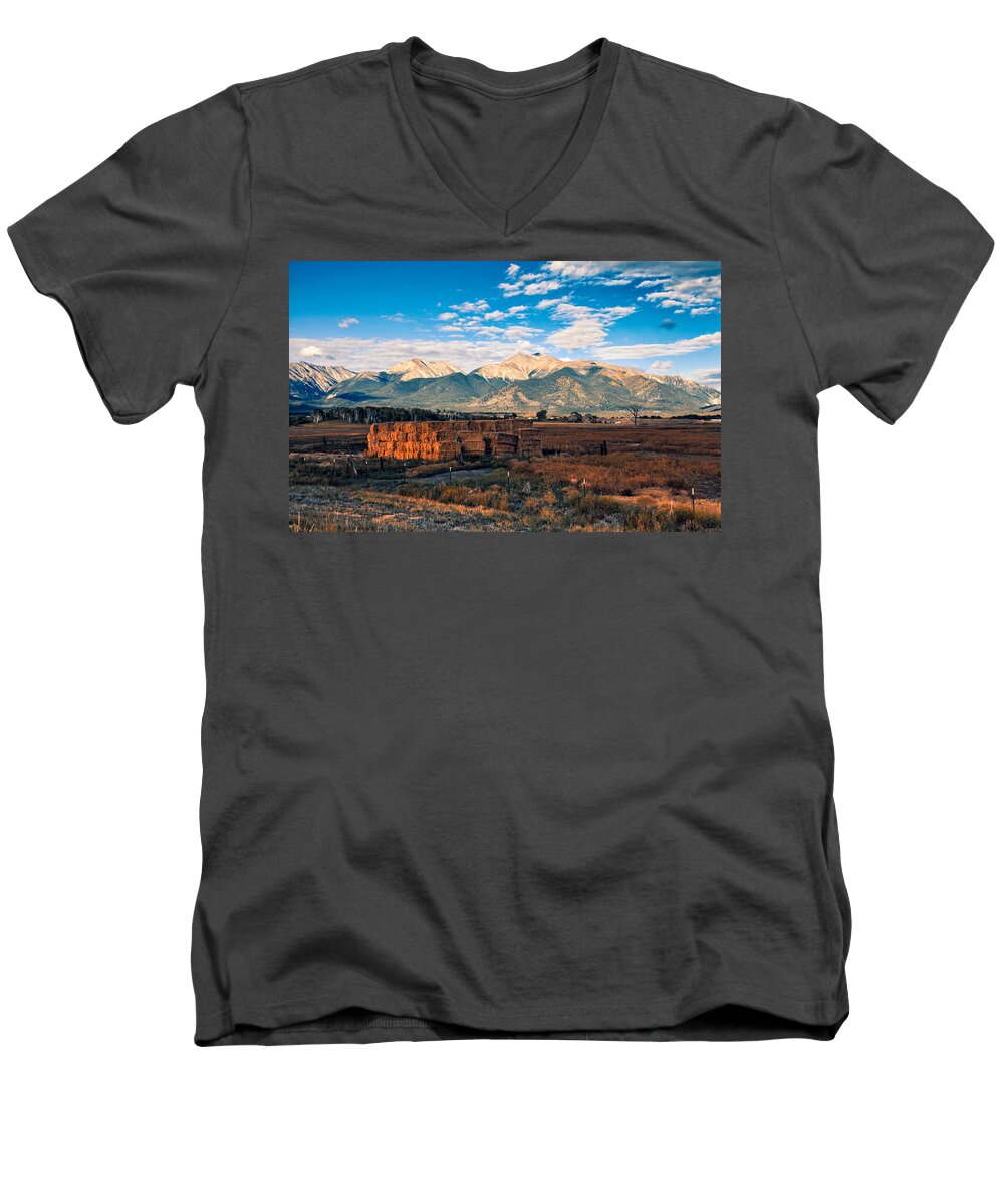 2012 Men's V-Neck T-Shirt featuring the photograph Morning Glow by Ronald Lutz