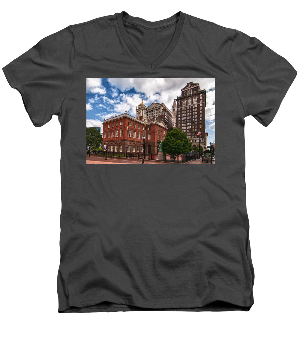 Buildings Men's V-Neck T-Shirt featuring the photograph Old State House by Guy Whiteley