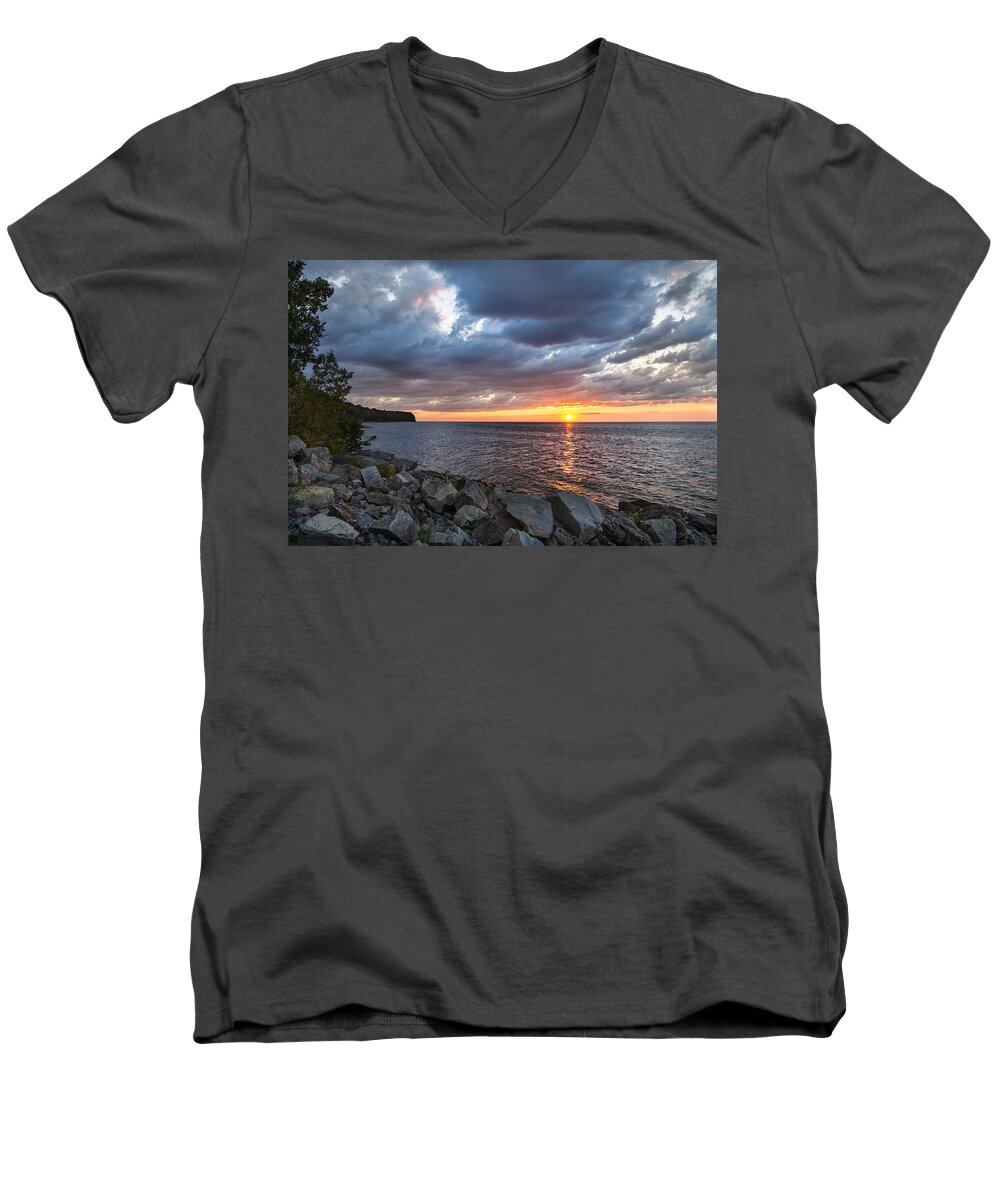 Wi Men's V-Neck T-Shirt featuring the photograph Sundown Bay by Bill Pevlor