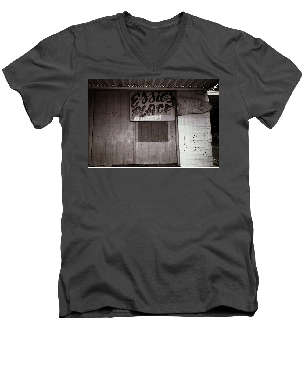 Louisiana Men's V-Neck T-Shirt featuring the photograph Essie's Place by Doug Duffey