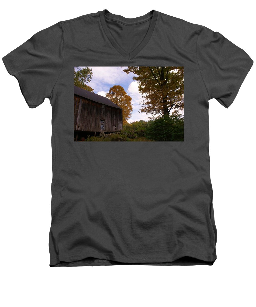 Fall Men's V-Neck T-Shirt featuring the photograph Barn in Fall by Lois Lepisto