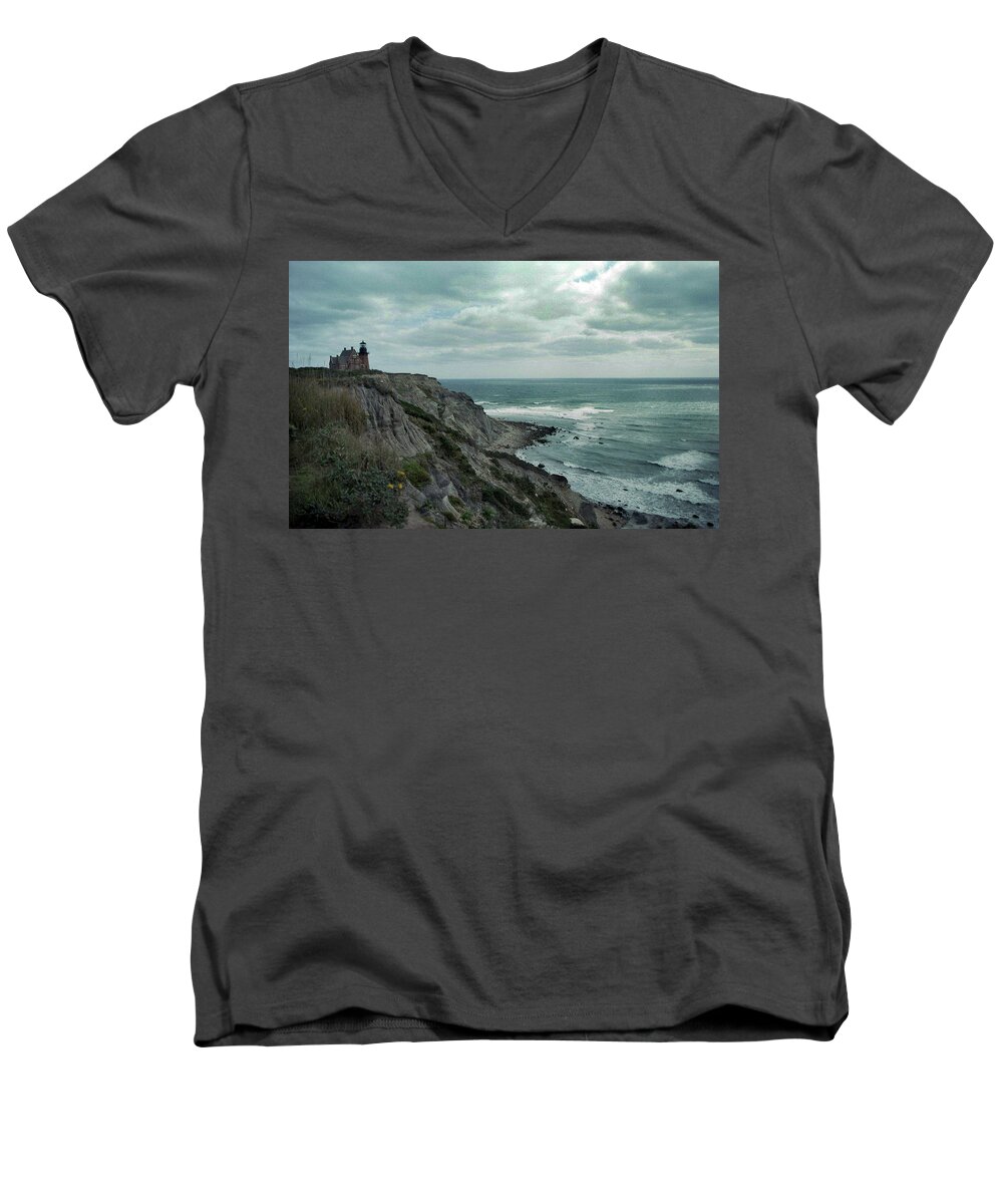 Block Island Men's V-Neck T-Shirt featuring the photograph Block Island South East Lighthouse by Skip Willits
