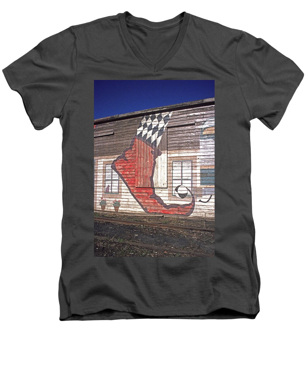 Outdoors Men's V-Neck T-Shirt featuring the photograph Giant Jester by Doug Davidson