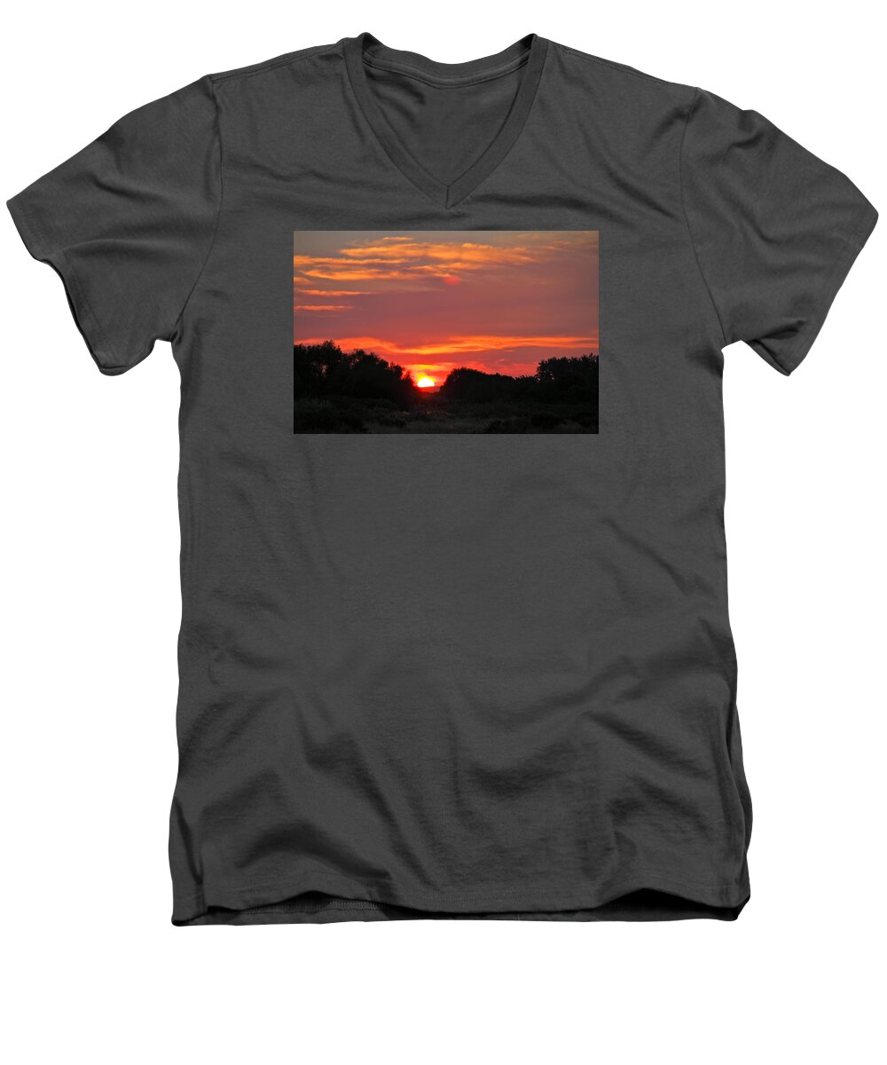 Idaho Sunset Men's V-Neck T-Shirt featuring the photograph Idaho Sunset Payette County by Ed Riche