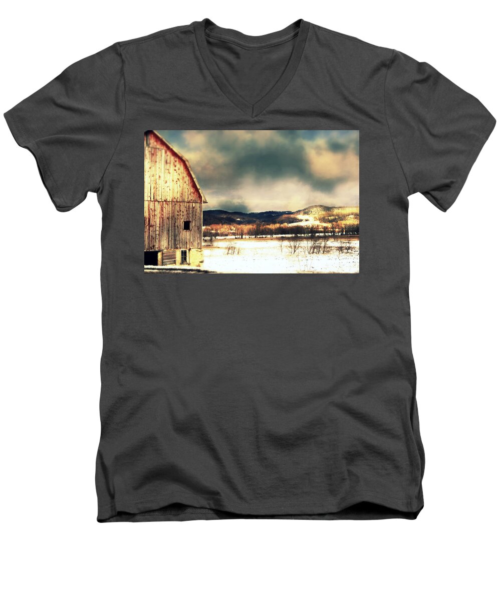 Farmhouse Dcor Men's V-Neck T-Shirt featuring the photograph Over Yonder by Julie Hamilton
