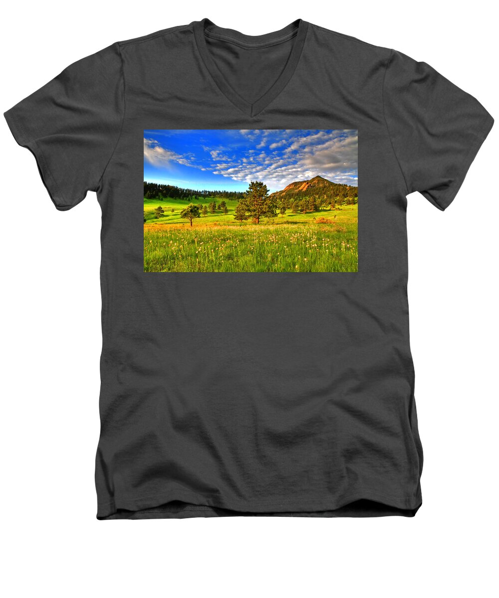 Colorado Men's V-Neck T-Shirt featuring the photograph Spiritual Sky by Scott Mahon