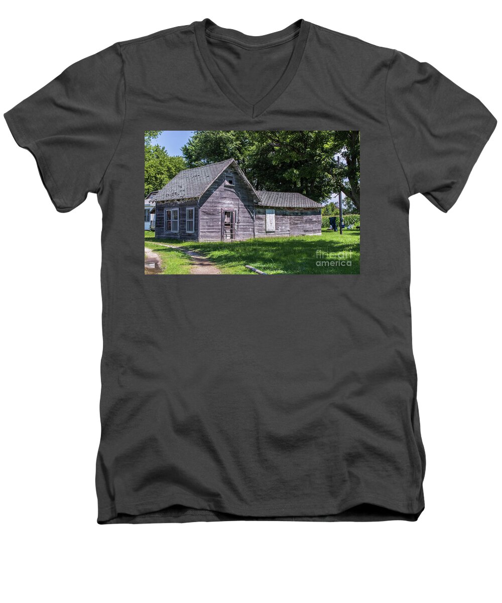 Midwest Men's V-Neck T-Shirt featuring the photograph Sullender's Store by Kathy McClure
