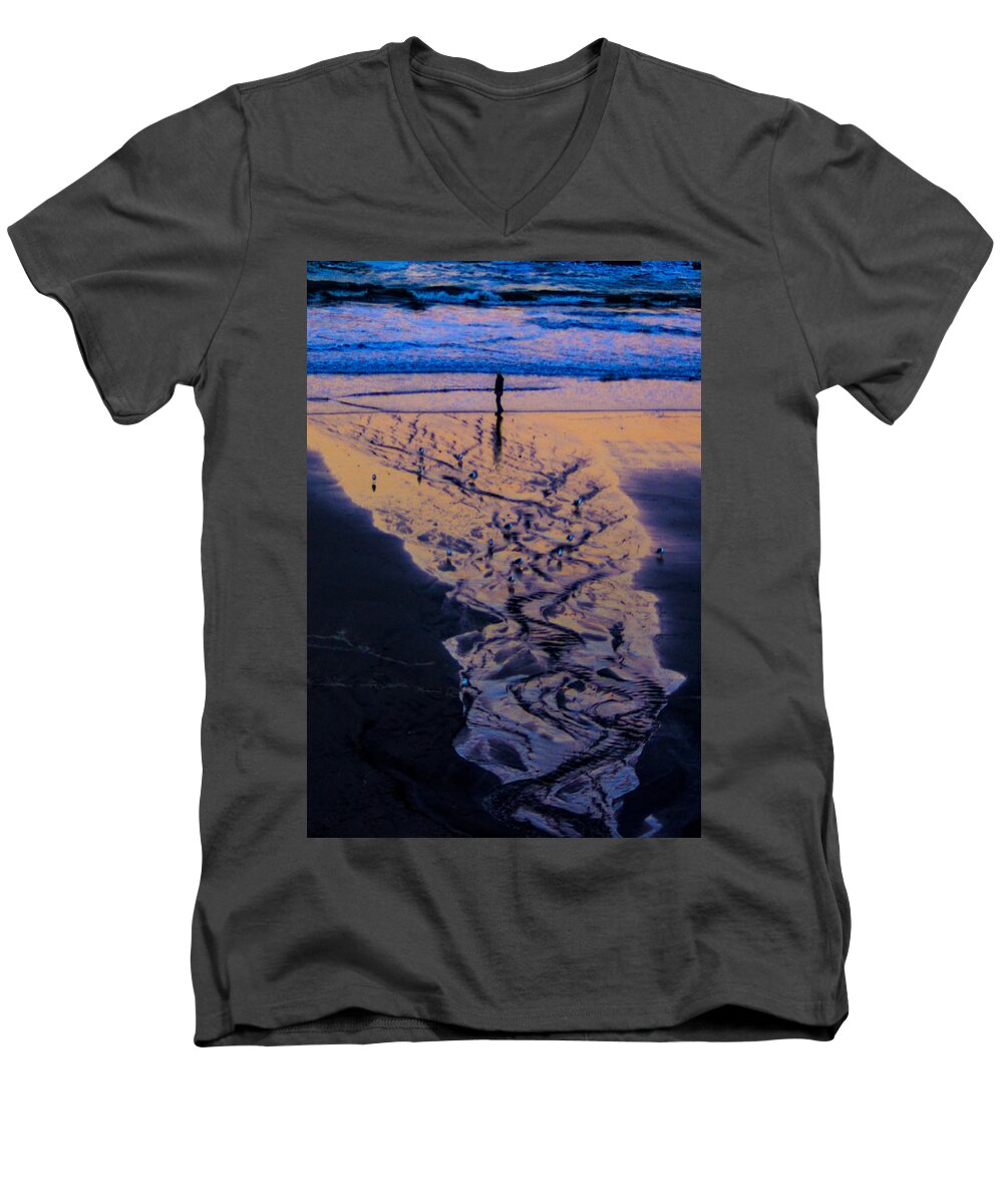 Ocean Men's V-Neck T-Shirt featuring the photograph The Comming Day by Dale Stillman