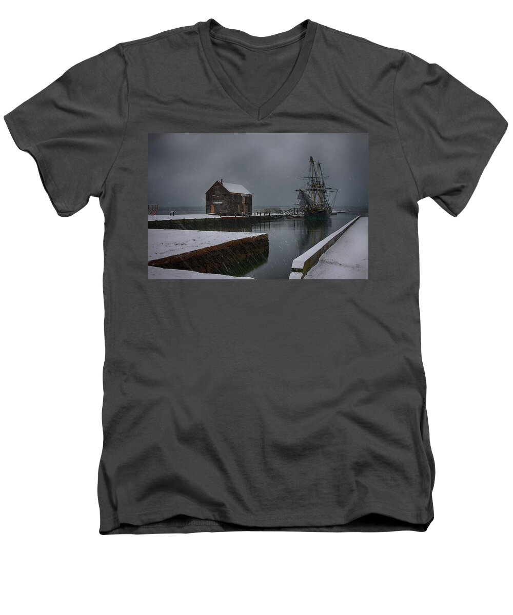 Salem Men's V-Neck T-Shirt featuring the photograph Waiting quietly by Jeff Folger
