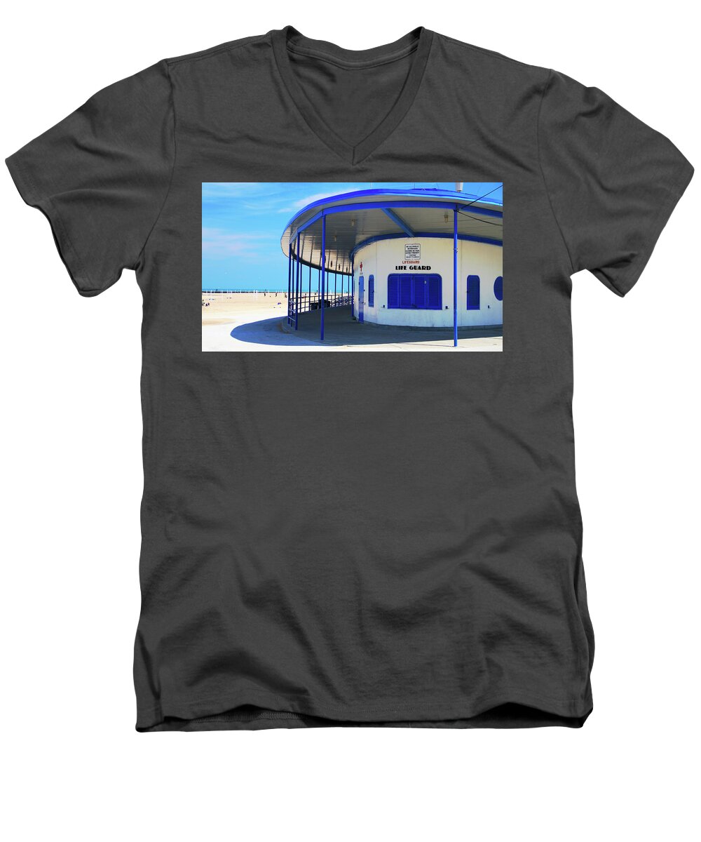 Architecture Men's V-Neck T-Shirt featuring the photograph Castaways North Avenue Beach House by Patrick Malon