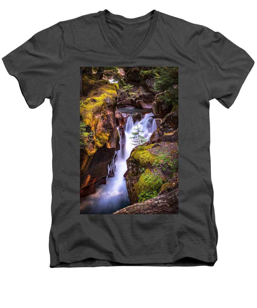Avalanche Gorge Men's V-Neck T-Shirt featuring the photograph Out On A Ledge by Ryan Smith