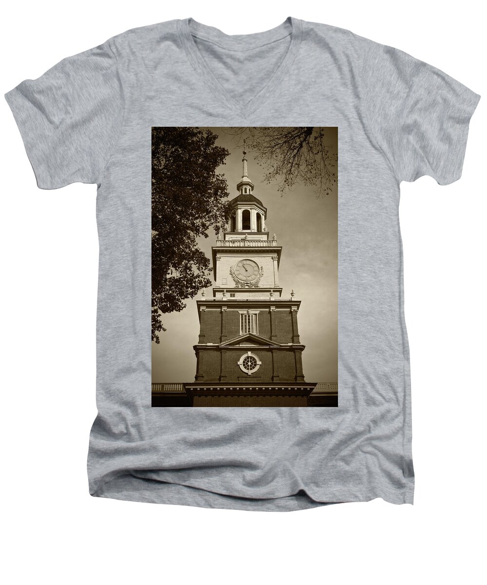 Philadelphia Men's V-Neck T-Shirt featuring the photograph Independence Hall - BW by Lou Ford