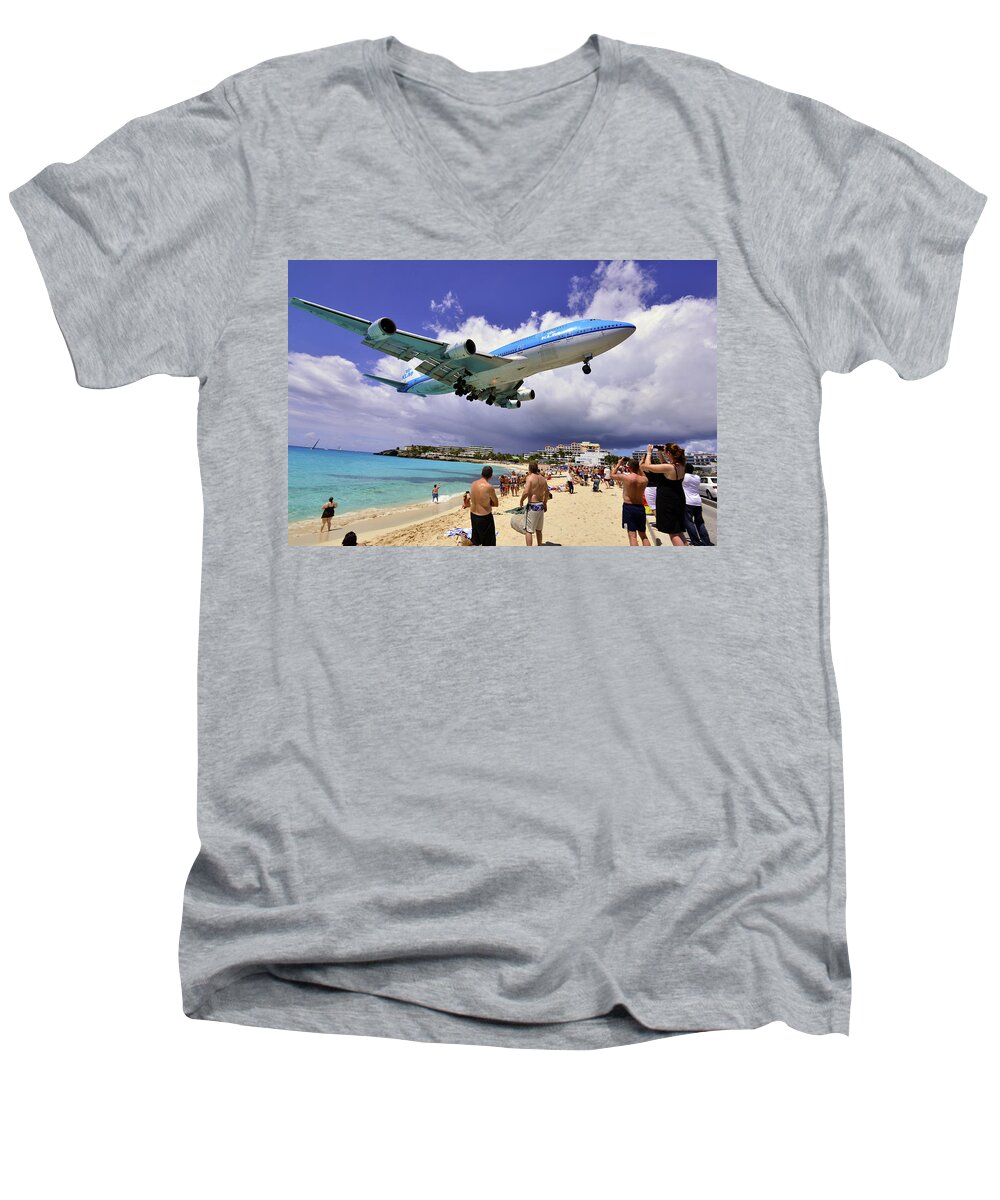 St Martin - Airplanes Men's V-Neck T-Shirt featuring the photograph KLM Landing at St Maarten 2 by Matt Swinden