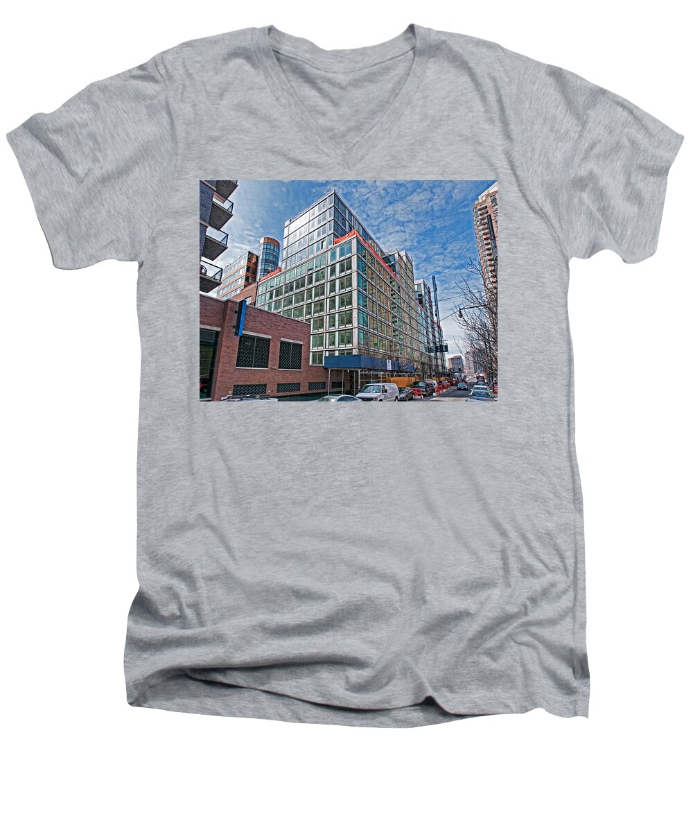  Men's V-Neck T-Shirt featuring the photograph Looking West by Steve Sahm