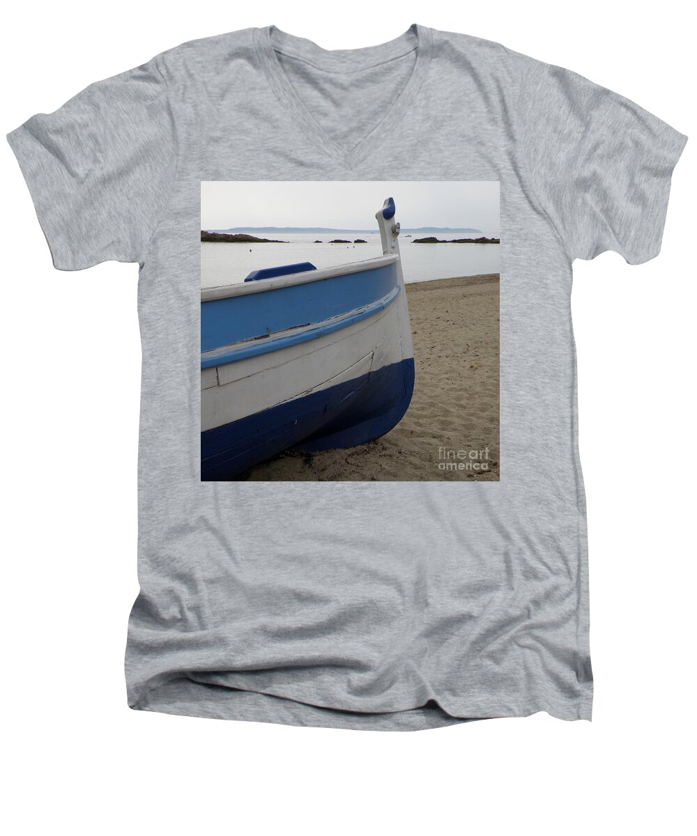 Seascape Men's V-Neck T-Shirt featuring the photograph Morning Seascape by Lainie Wrightson