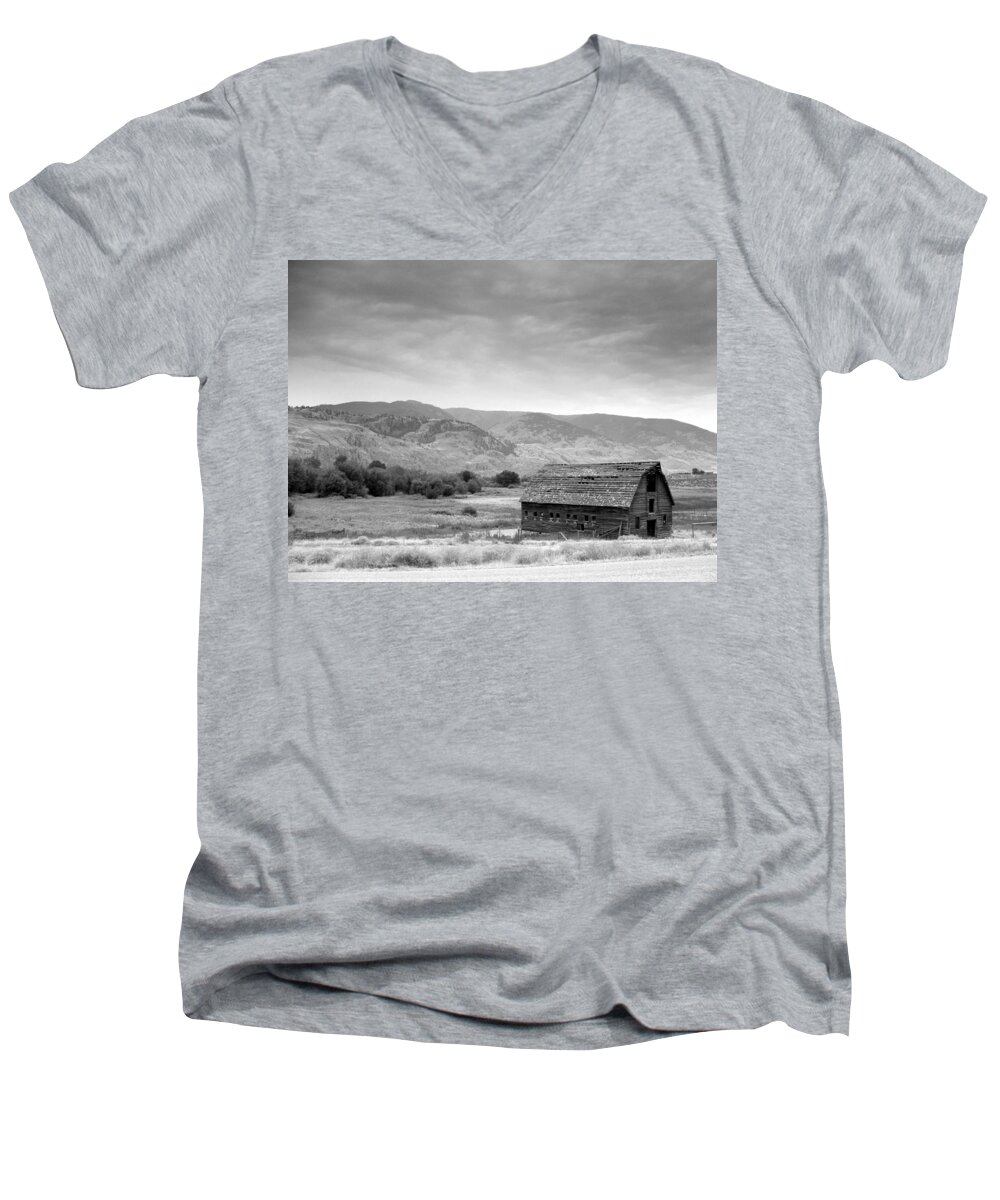 Landscape Men's V-Neck T-Shirt featuring the photograph An Old Barn by Mark Alan Perry