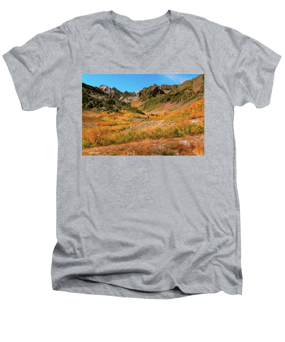 Af Zoom 24-70mm F/2.8g Men's V-Neck T-Shirt featuring the photograph Colorful McGee Creek Valley by John Hight
