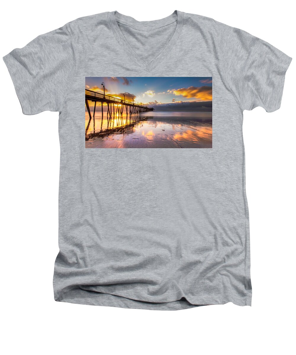 Ocean Men's V-Neck T-Shirt featuring the photograph Imperial Burst by Ryan Weddle