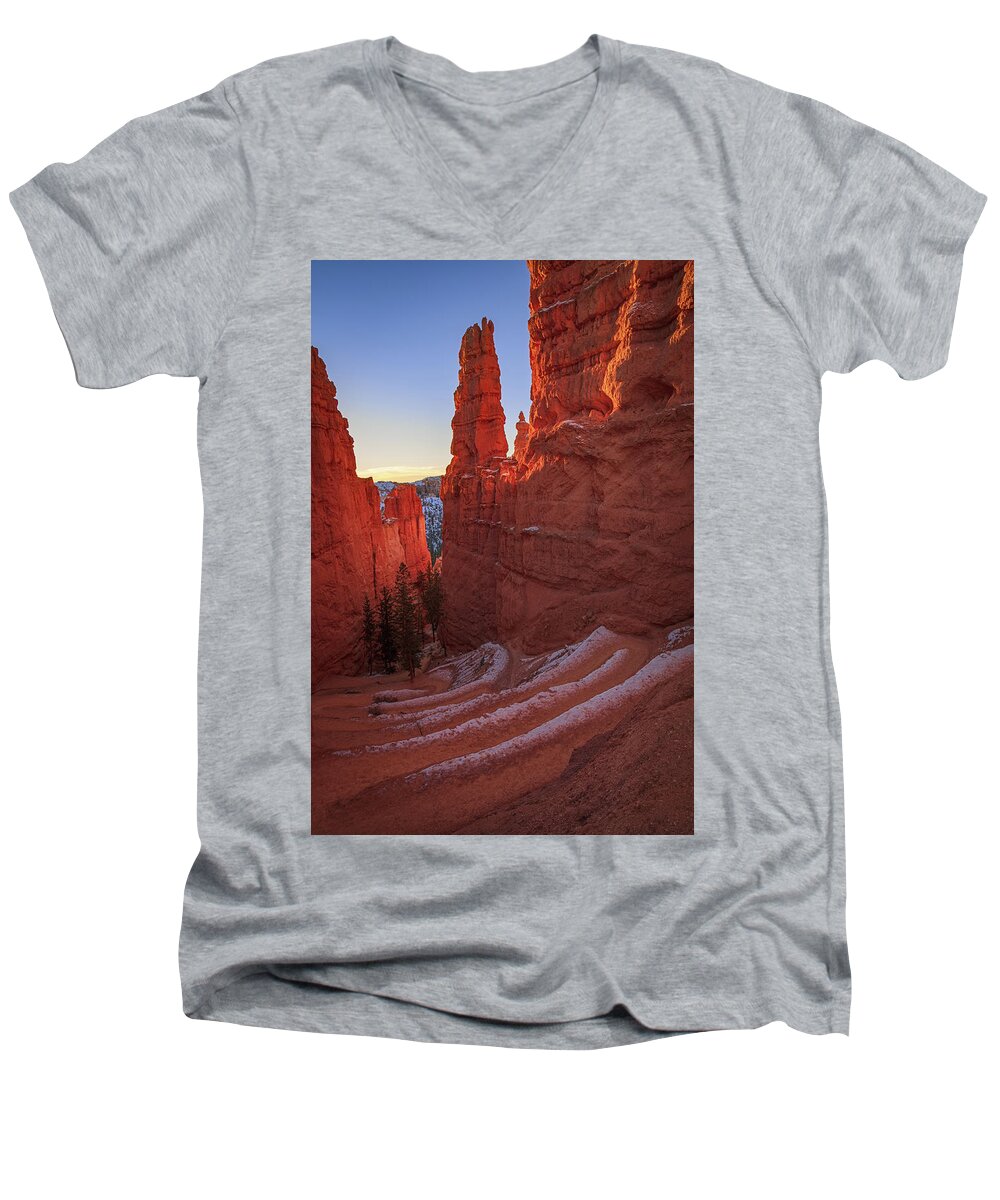 Arches Men's V-Neck T-Shirt featuring the photograph Navajo Loop by Edgars Erglis
