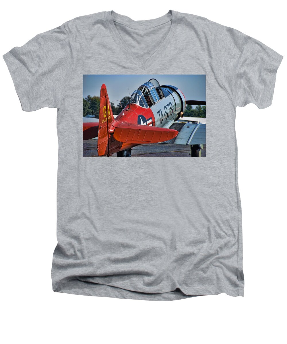 T 6 Texan Men's V-Neck T-Shirt featuring the photograph Red AT-6 by Steven Richardson
