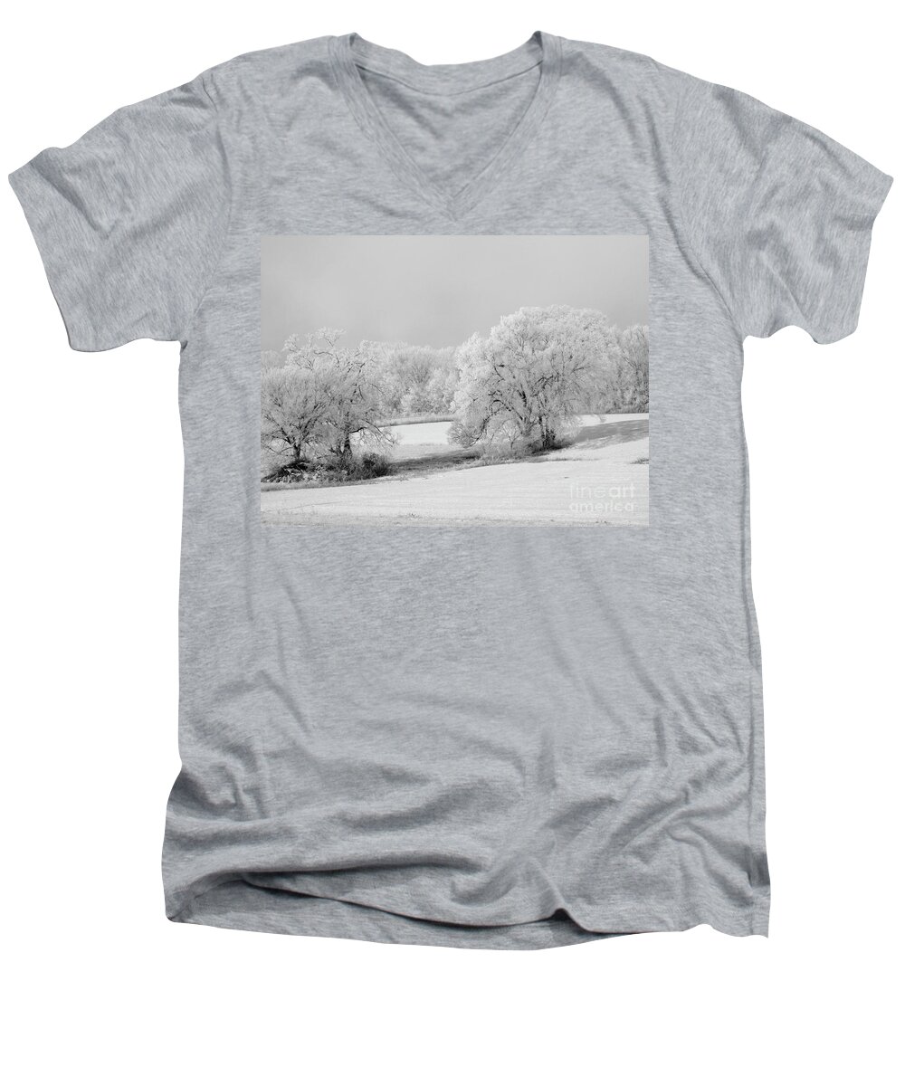 Winter Men's V-Neck T-Shirt featuring the photograph Stronger by Melissa Mim Rieman