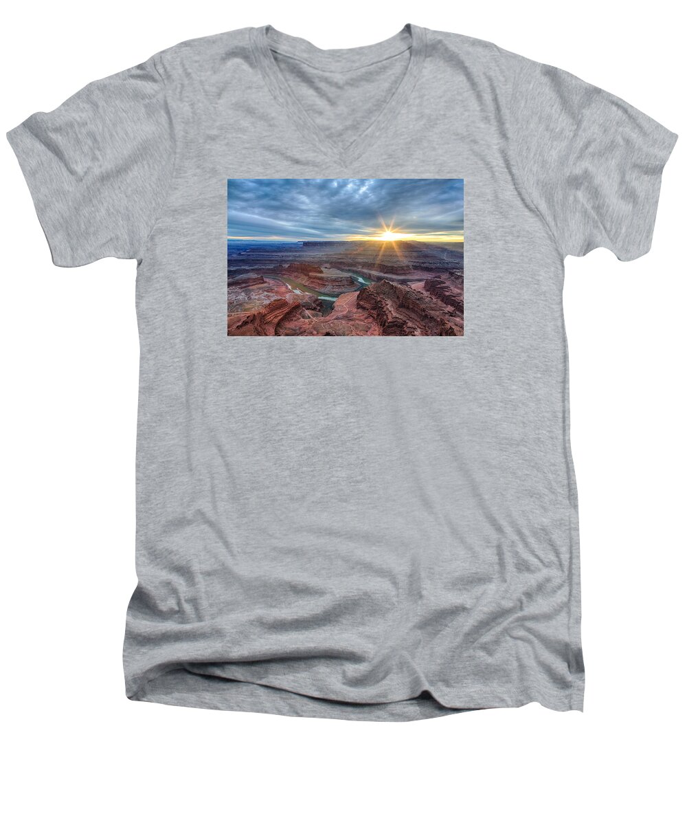 Utah Men's V-Neck T-Shirt featuring the photograph Sunburst At Dead Horse Point by Denise Bush