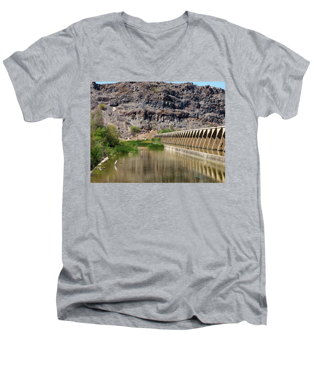 Orcinusfotograffy Men's V-Neck T-Shirt featuring the photograph The Dam by Kimo Fernandez