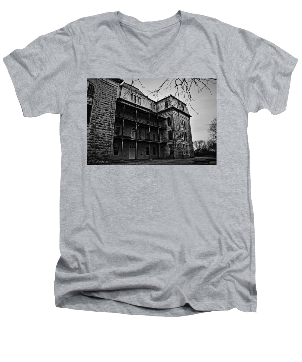 Texas Men's V-Neck T-Shirt featuring the photograph Trinity College by Daniel Koglin