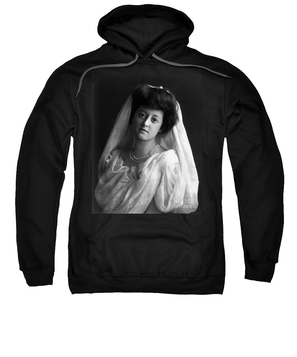 Fashion Sweatshirt featuring the photograph Bride, 1902 by Science Source